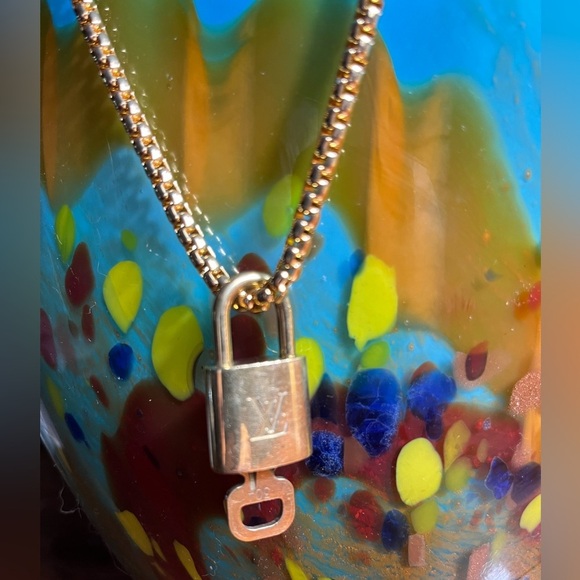 Louis Vuitton Gold lock and key No. 304 Necklace - Picture 4 of 10